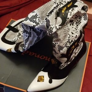 Cowgirl boots w/ matching crossbody